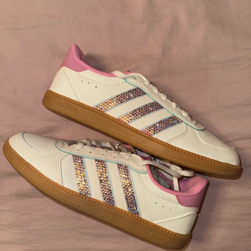 NWT Adidas Breaknet Women's White and Pink Sneakers